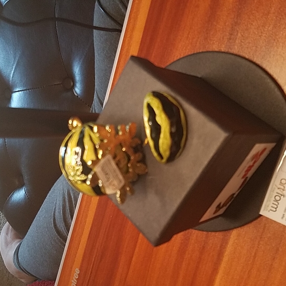 Beautiful Melon Trinket Collectible - Picture 6 of 8